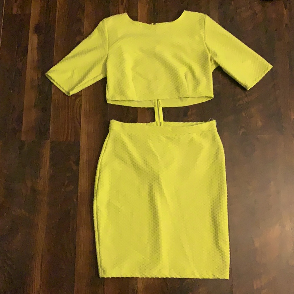 Neon Yellow Dress size lrg Zipper detail in back